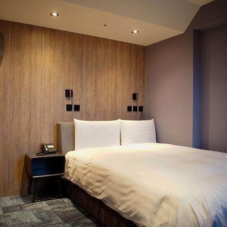 Roaders Plus Hotel - Taipei Station Rum bild