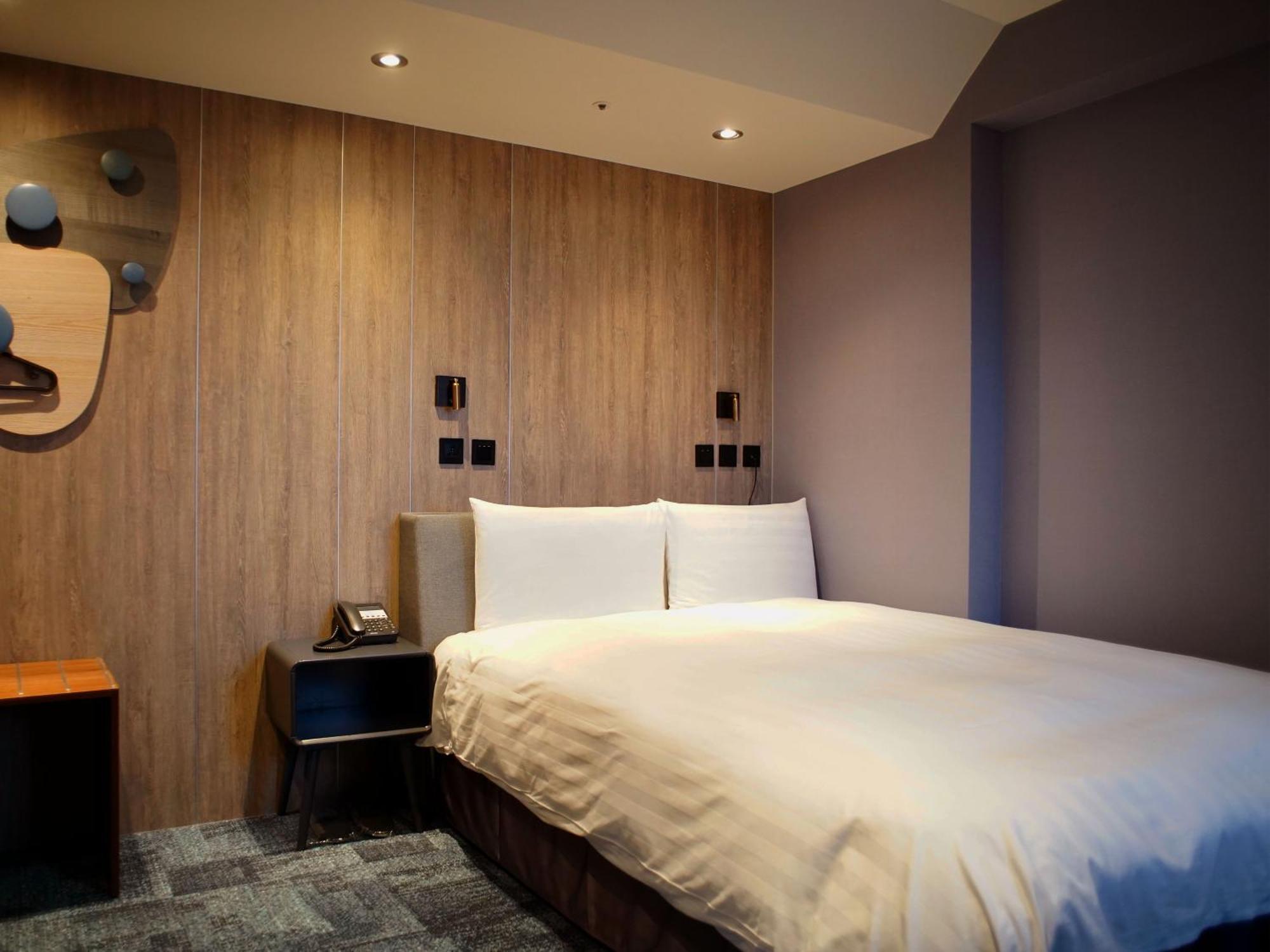 Roaders Plus Hotel - Taipei Station Rum bild
