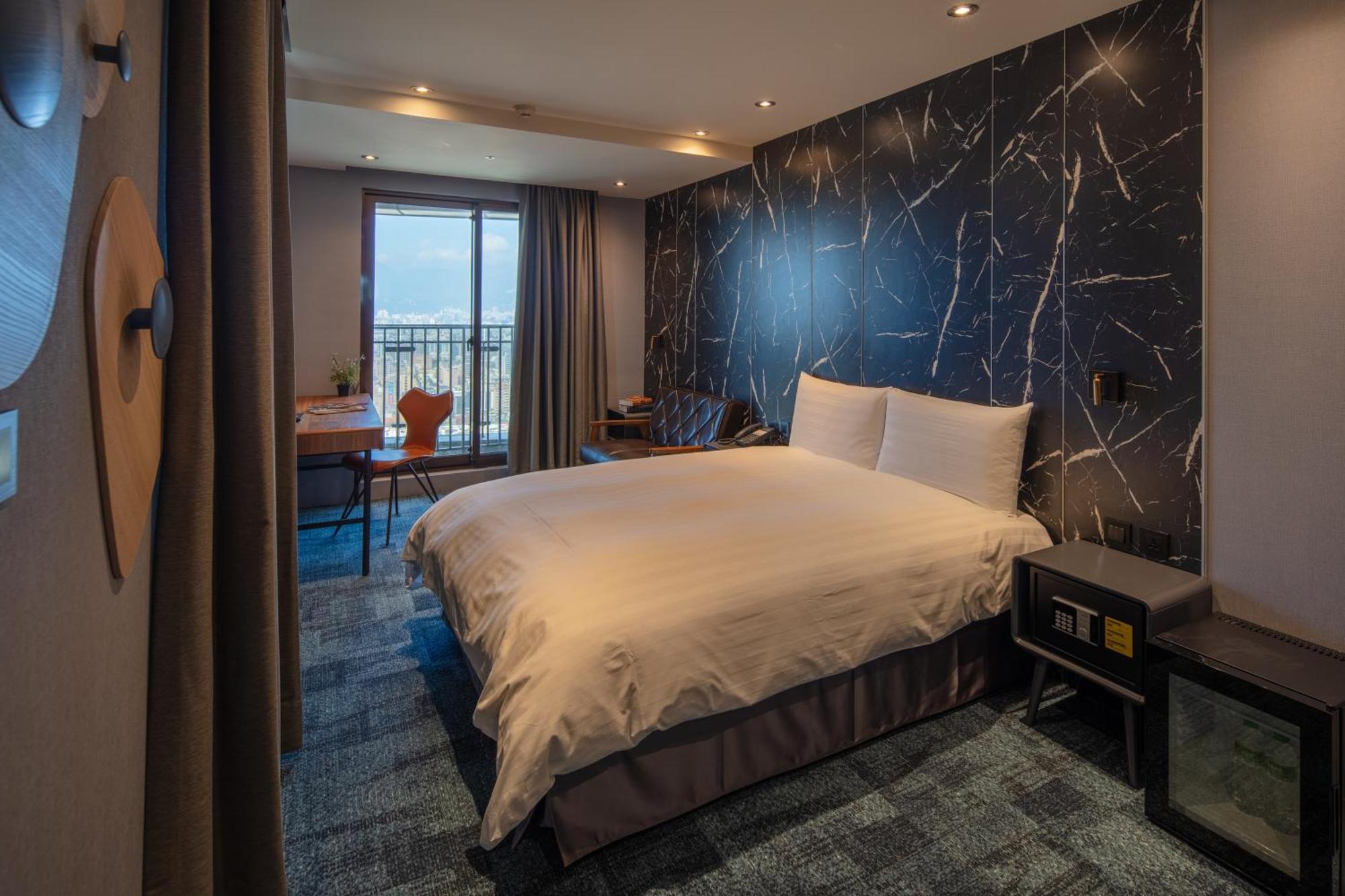 Roaders Plus Hotel - Taipei Station Rum bild
