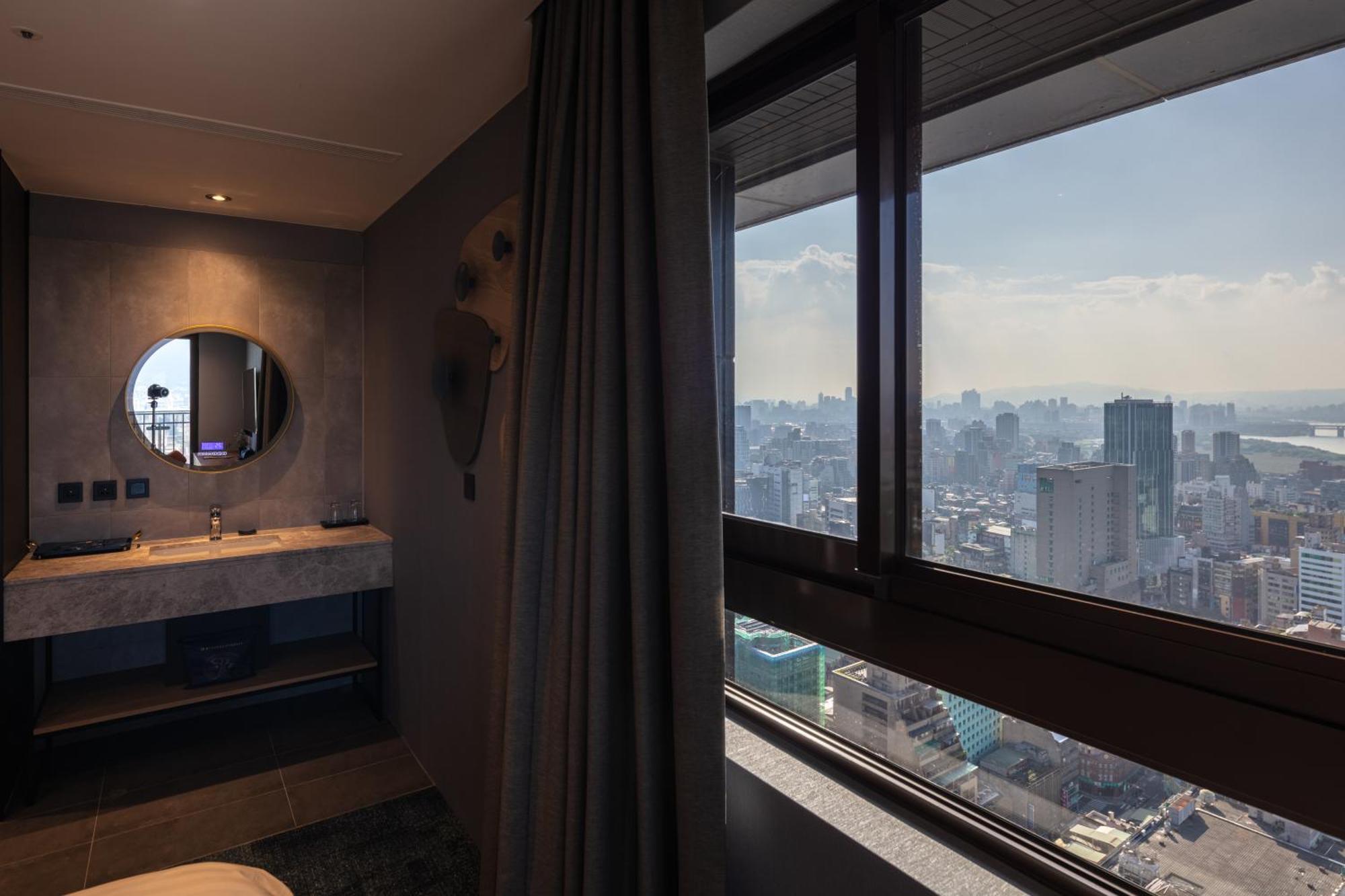 Roaders Plus Hotel - Taipei Station Rum bild