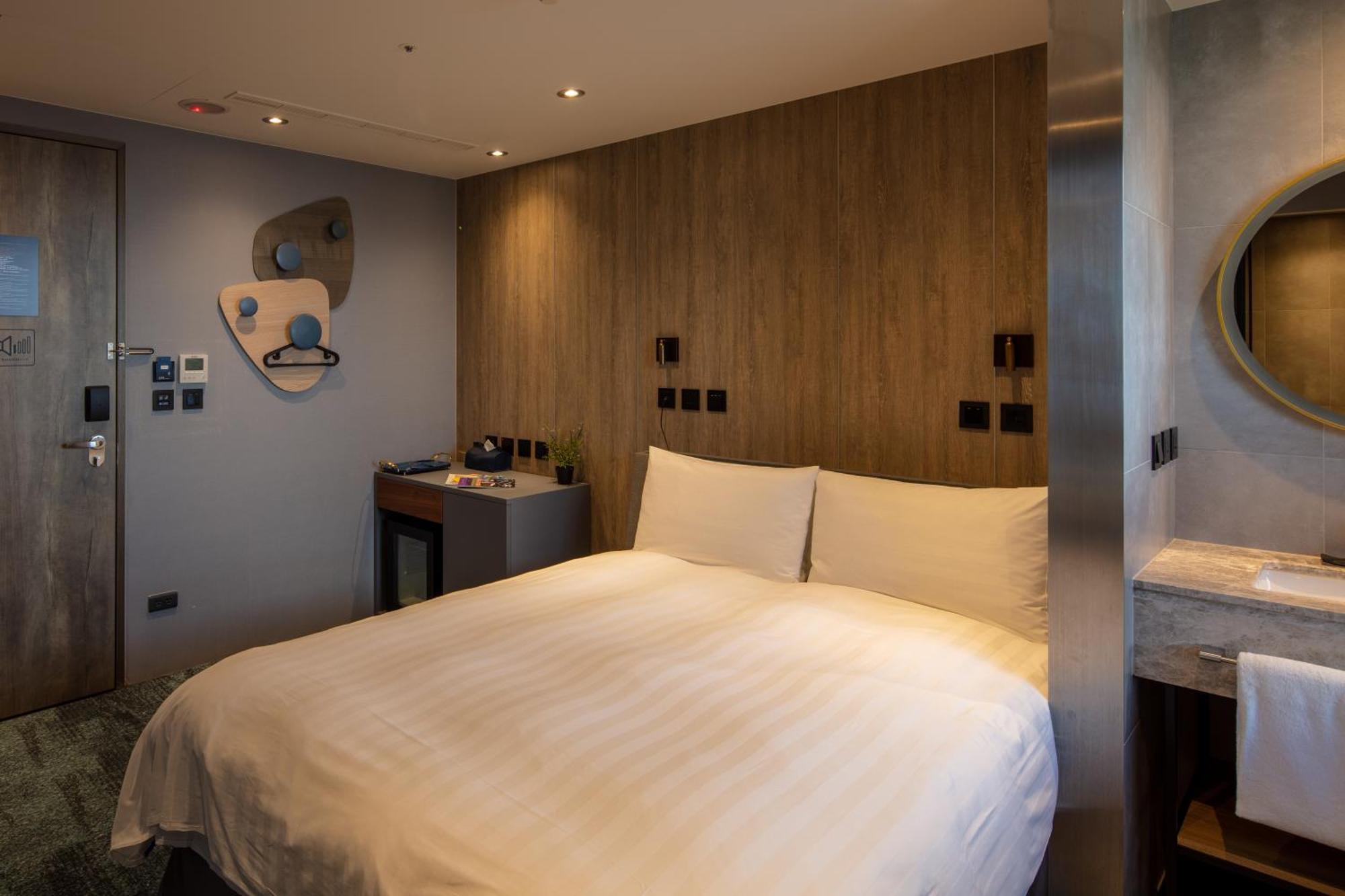 Roaders Plus Hotel - Taipei Station Rum bild